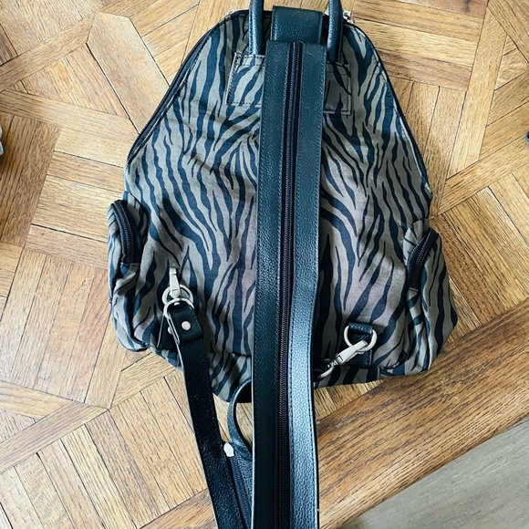 Baggelini Backpack - Picture 6 of 11